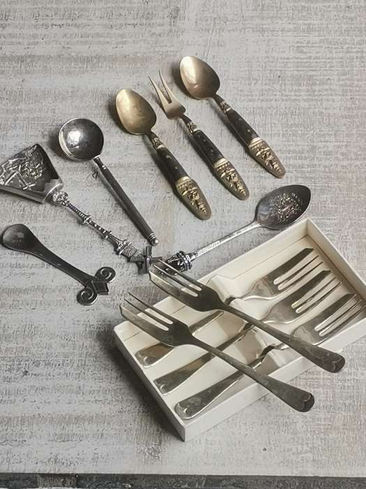 VARIOUS VINTAGE SPOONS AND FORKS BIDDING FOR ALL