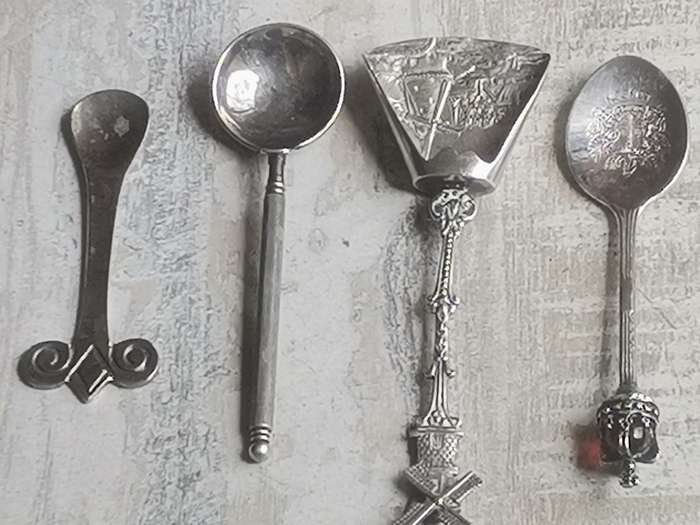 VARIOUS VINTAGE SPOONS AND FORKS BIDDING FOR ALL