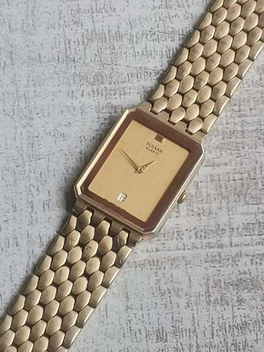VINTAGE MENS PULSAR GOLD PLATED WATCH IN EXCELLENT WORKING CONDITION