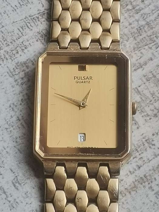 VINTAGE MENS PULSAR GOLD PLATED WATCH IN EXCELLENT WORKING CONDITION