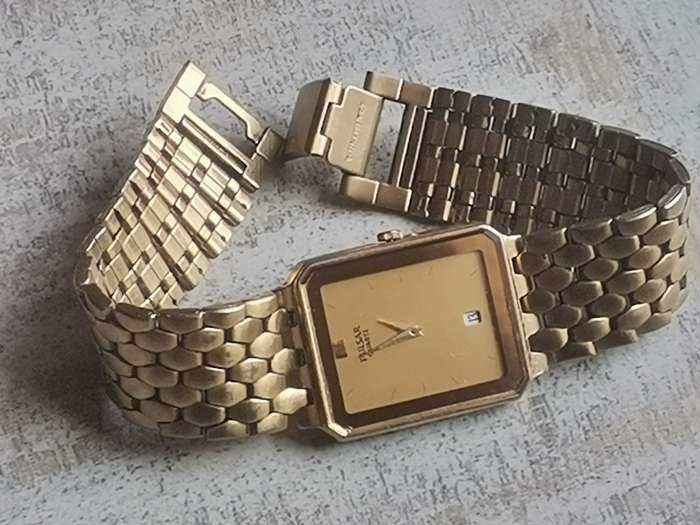 VINTAGE MENS PULSAR GOLD PLATED WATCH IN EXCELLENT WORKING CONDITION