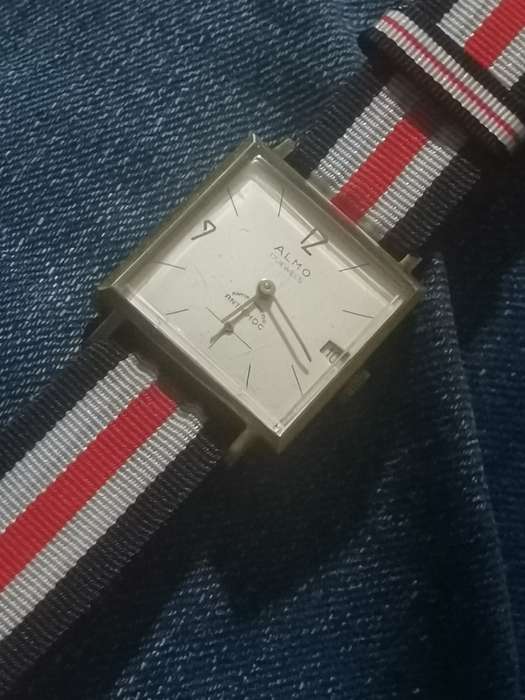 VINTAGE MENS SWISS ALMO MECHANICAL WATCH WITH SUB-SECONDS IN EXCELLENT WORKING CONDITION
