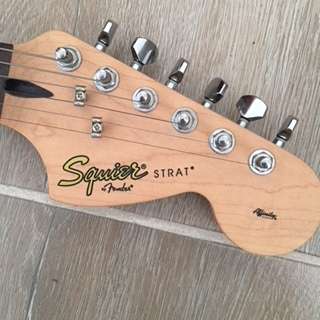 Fender Squier Strat (Guitar, Bag, Strap, Stand, Extras Bundle)