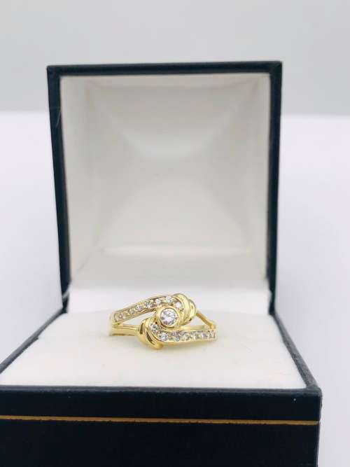 *18K GOLD VS DIAMOND CLUSTER RING* R1 BIDS