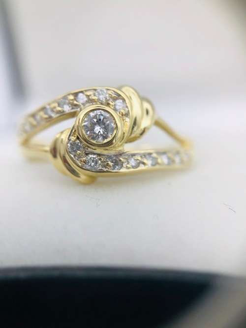 *18K GOLD VS DIAMOND CLUSTER RING* R1 BIDS