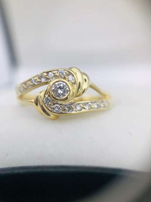 *18K GOLD VS DIAMOND CLUSTER RING* R1 BIDS