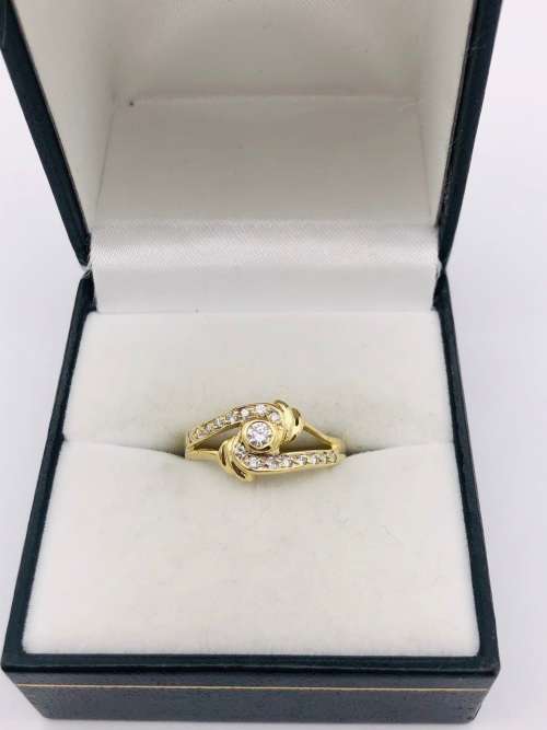 *18K GOLD VS DIAMOND CLUSTER RING* R1 BIDS