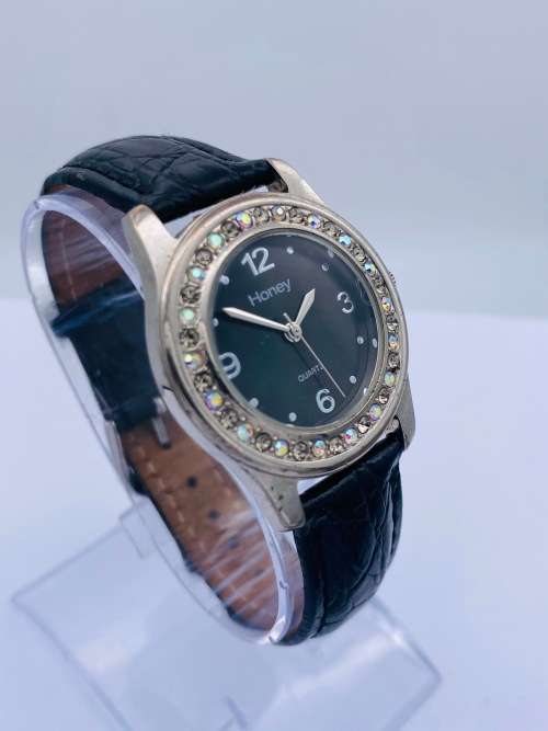 *HONEY LADIES DRESS WATCH* R1 BIDS!
