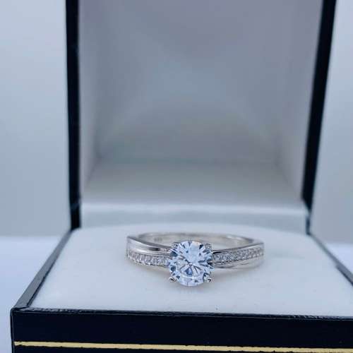 *SOLID SILVER CUBIC SOLITAIRE RING* R1 BIDS