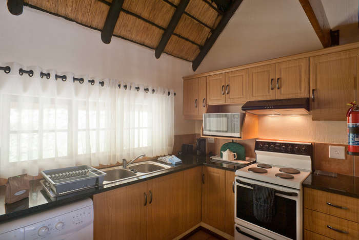 LUXURY BERG ESCAPE! R9 200 VALUE!!! FAIRWAYS CHALETS 6 SLEEPER 04-11 > 08-11 (4 NIGHTS)