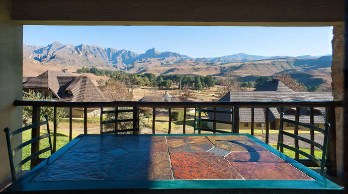 LUXURY BERG ESCAPE! R9 200 VALUE!!! FAIRWAYS CHALETS 6 SLEEPER 04-11 > 08-11 (4 NIGHTS)