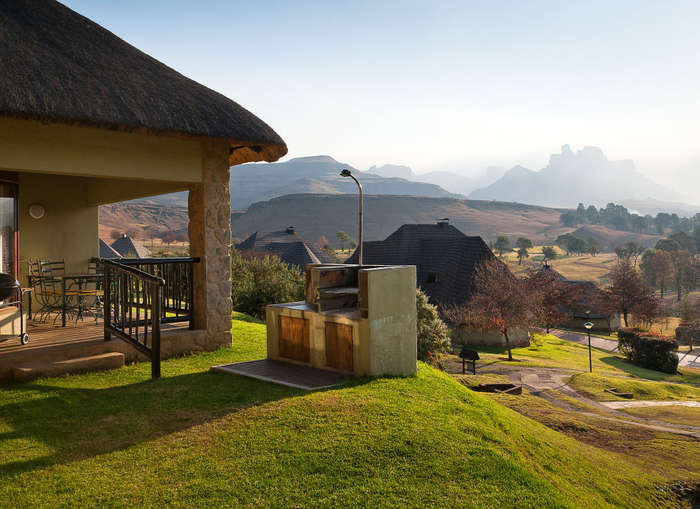 LUXURY BERG ESCAPE! R9 200 VALUE!!! FAIRWAYS CHALETS 6 SLEEPER 04-11 > 08-11 (4 NIGHTS)