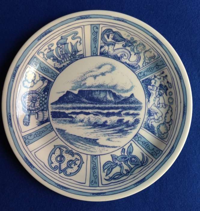Table Mountain collectable plate - Heratige Collection -Huguenot Royale Fine China