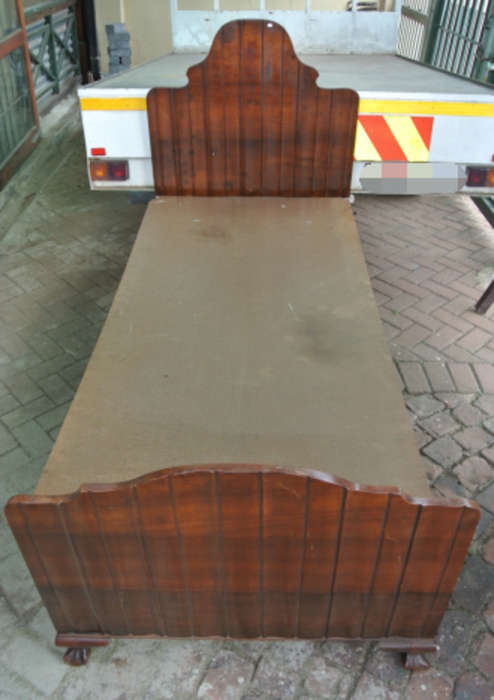 single imbuia bed A