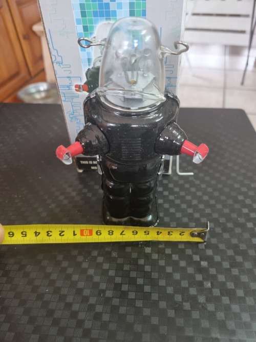 Tinplate robot