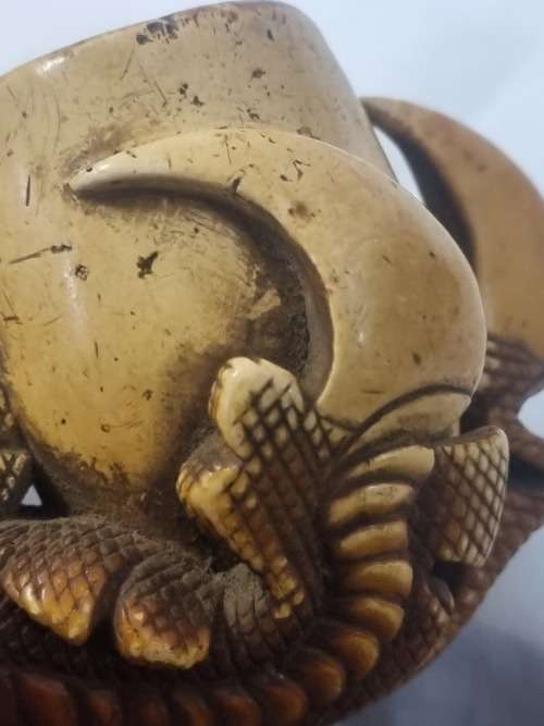 Dragon/egale crlaw pipe (note it has a whole)