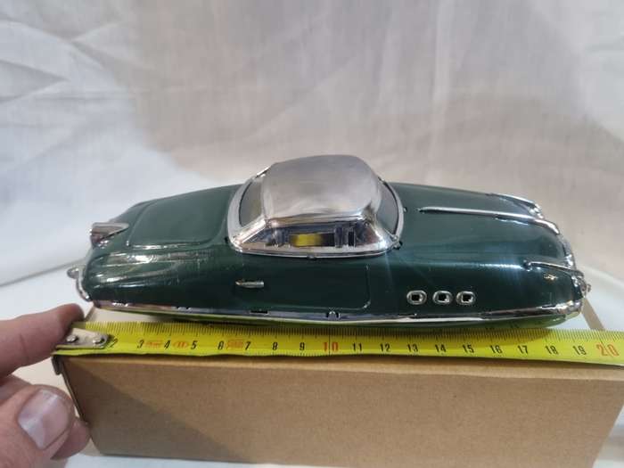 Tinplate green car