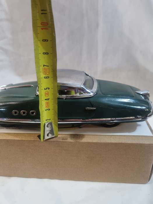 Tinplate green car