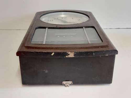 VINTAGE SEIKO 30 DAY JAPAN WALL CLOCK IN A WOODEN CASING, WITH KEY AND PENDULUM AND WORKING