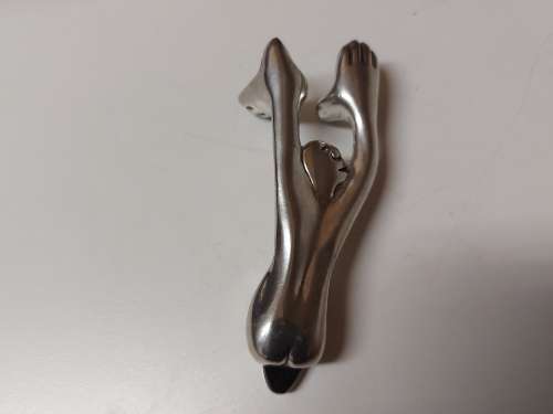 CARROL BOYES FUNCTIONAL ART VINTAGE SET OF FIVE PEWTER MAN FIGURINE STANDS (FOR A DOCUMENT TRAY)