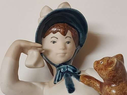 VINTAGE REX VALENCIA HAND-MADE IN SPAIN PORCELAIN FIGURINE