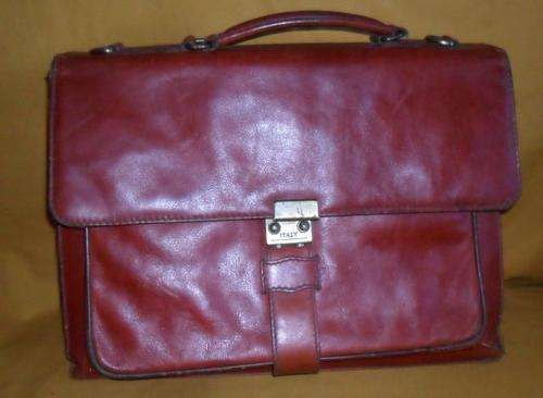 ITALIAN LEATHER SATCHEL -NEEDS A CATCH