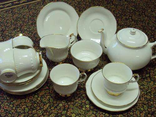 AN ELIZABETHAN "CHARMAINE" TEA SET
