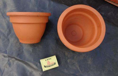 Clay pots 13cm in diameter (used either for pot plants or floristry pots for flower arrangements)