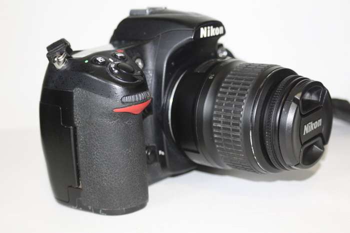 Nikon D300  12.3MP Digital SLR Camera WITH 18-55MM ZOOM LENS VERY GOOD CONDITION