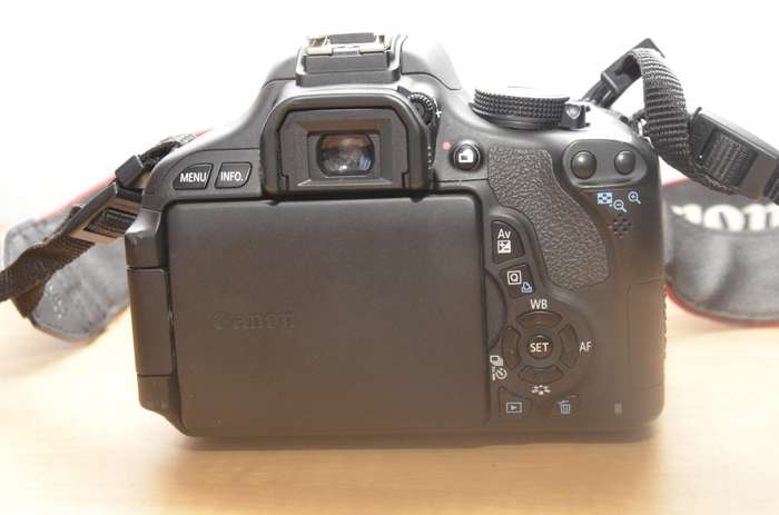Canon EOS 600D 18MP Digital SLR Camera, FULL HD MOVIES With 18-55mm f/3.5-5.6 III Lens
