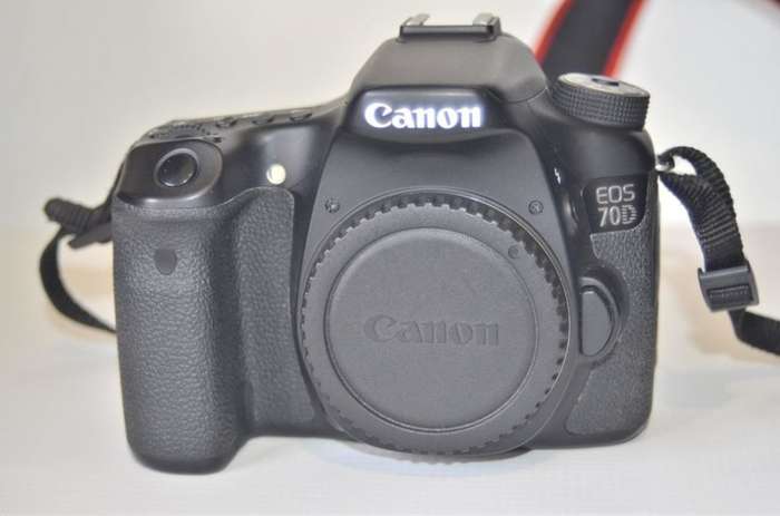 Canon EOS 70D DSLR Camera ( BODY ONLY ) WITH CHARGER