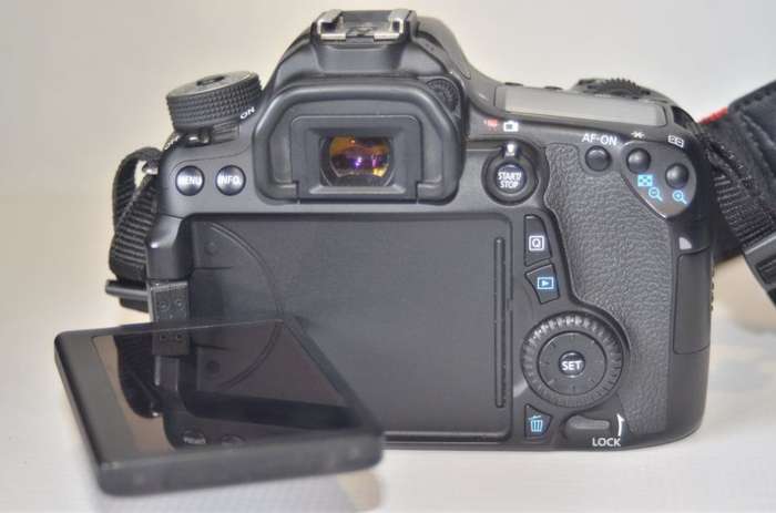 Canon EOS 70D DSLR Camera ( BODY ONLY ) WITH CHARGER