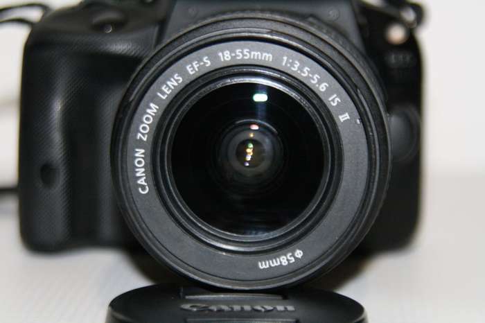Canon EOS 100D 18MP DSLR , FULL HD MOVIES Camera  with 18-55mm IS II Zoom Lens