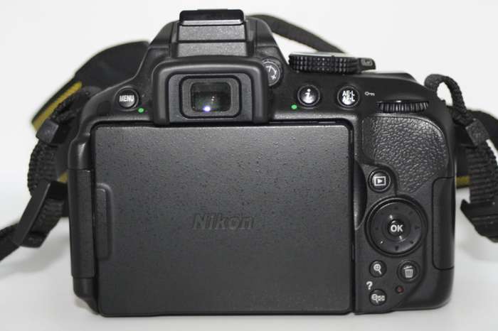 Nikon D5300 24MP DSLR with Nikon 18-55mm f/3.5-5.6G VR Lens , NIKON BAG IN EXCELLENT CONDITION