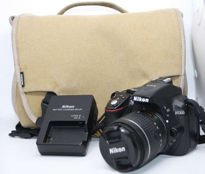 Nikon D5300 24MP DSLR with Nikon 18-55mm f/3.5-5.6G VR Lens , NIKON BAG IN EXCELLENT CONDITION