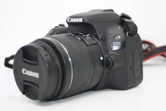 Canon EOS 200D 24MP DSLR Camera with CANON 18-55mm  Lens IN VERY GOOD  CONDITION
