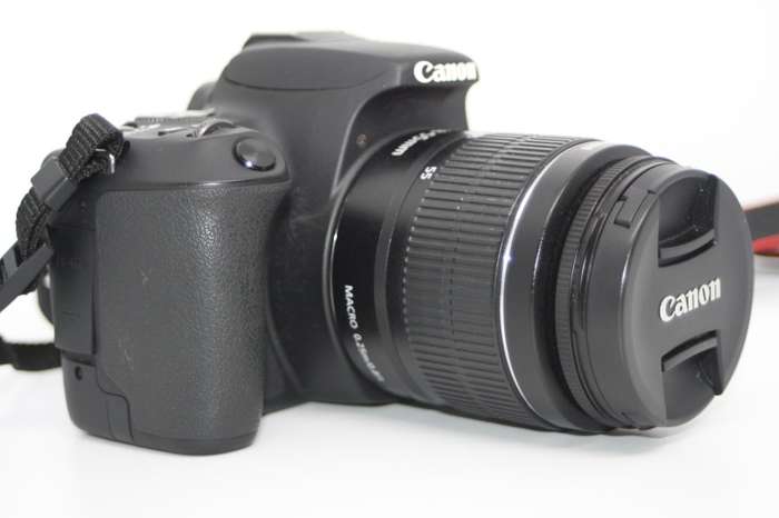 Canon EOS 200D 24MP DSLR Camera with CANON 18-55mm  Lens IN VERY GOOD  CONDITION