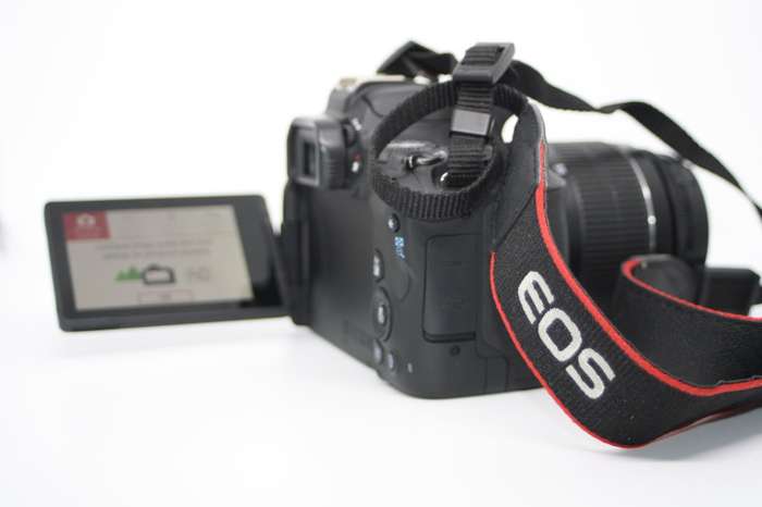 Canon EOS 200D 24MP DSLR Camera with CANON 18-55mm  Lens IN VERY GOOD  CONDITION