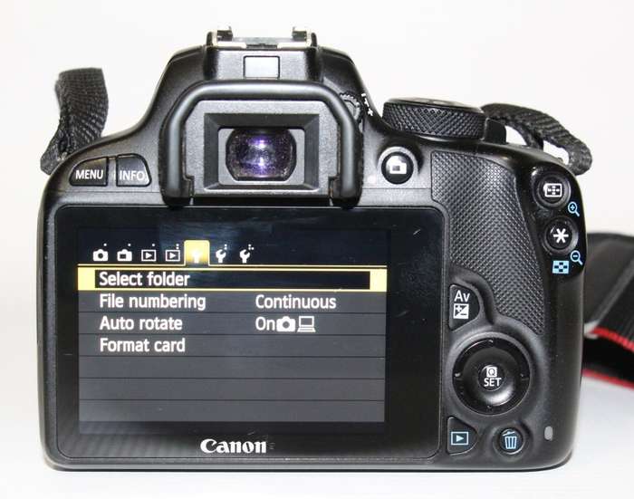 CANON 100D 18MP DSRL FULL HD MOVIES WITH 18-55MM LENS , CHARGER VERY GOOD CONDITION
