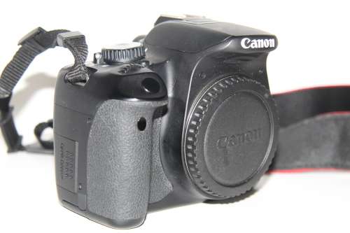 CANON EOS 650D, 18MP DSLR WITH FULL HD MOVIES, ( BODY ONY ) , CHARGER , VERY GOOD CONDITION