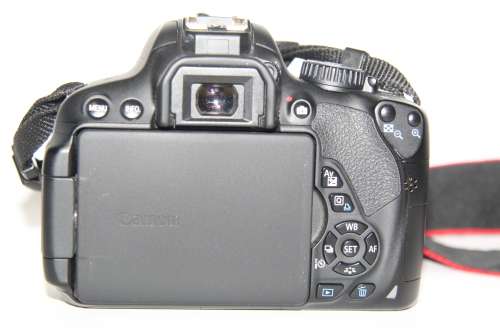 CANON EOS 650D, 18MP DSLR WITH FULL HD MOVIES, ( BODY ONY ) , CHARGER , VERY GOOD CONDITION