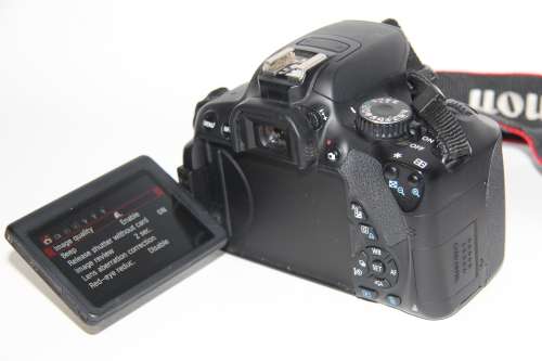 CANON EOS 650D, 18MP DSLR WITH FULL HD MOVIES, ( BODY ONY ) , CHARGER , VERY GOOD CONDITION