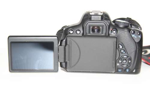 CANON EOS 650D, 18MP DSLR WITH FULL HD MOVIES, ( BODY ONY ) , CHARGER , VERY GOOD CONDITION