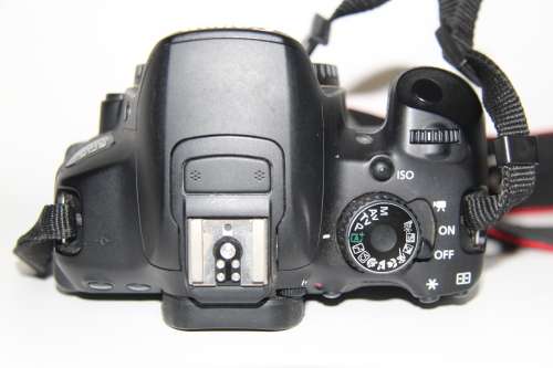 CANON EOS 650D, 18MP DSLR WITH FULL HD MOVIES, ( BODY ONY ) , CHARGER , VERY GOOD CONDITION