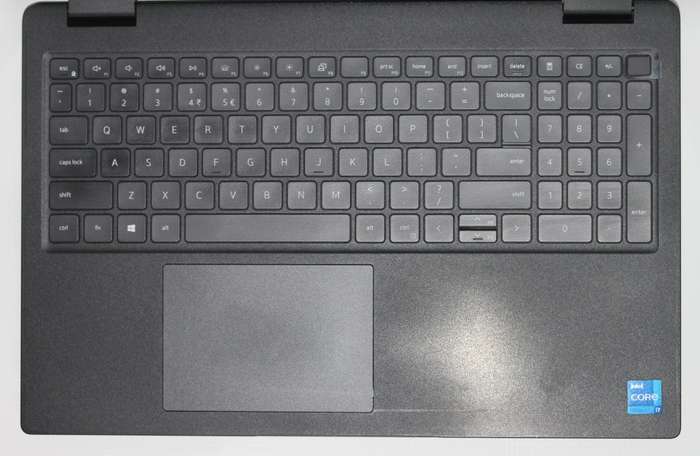 Dell Latitude 3520  11Th Gen  Core i7-1165G7,16GB RAM,512GB SSD, INTEL IRIS Xe Graphics, Full HD