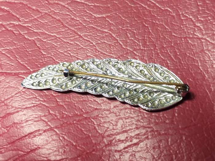 LOVELY VINTAGE BROOCH