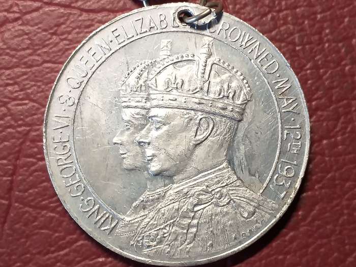 12 TH MAY 1937 A King George VI And Queen Elizabeth "United British Empire" Coronation Medal