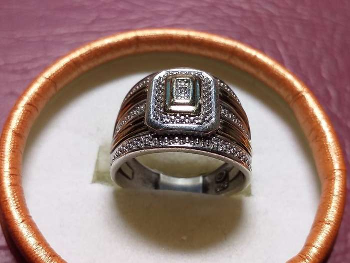 LOVELY GENUINE SOLID STERLING SILVER RING WITH 9 ct GOLD INLAYS