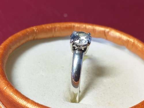 LOVELY GENUINE SOLID STERLING SILVER RING IN VERY GOOD CONDITION