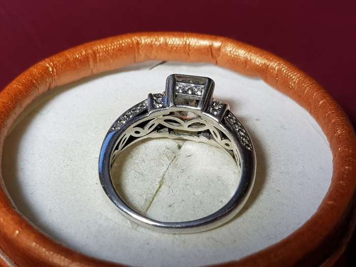 LOVELY GENUINE SOLID STERLING SILVER RING IN VERY GOOD CONDITION - [4,4 g]
